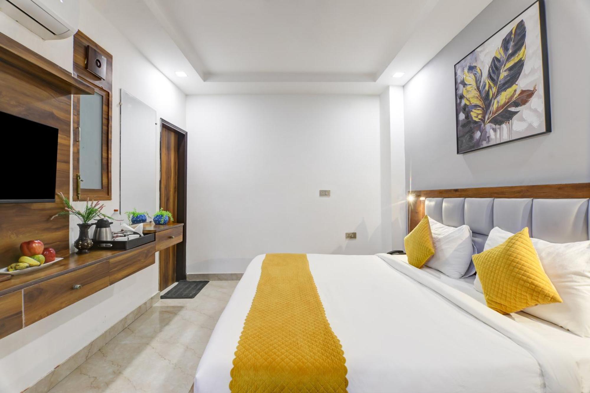 Status By Hotel The Emporio Ghaziabad Exterior photo