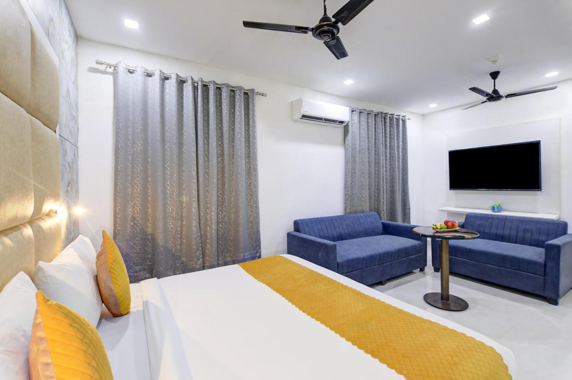 Status By Hotel The Emporio Ghaziabad Exterior photo