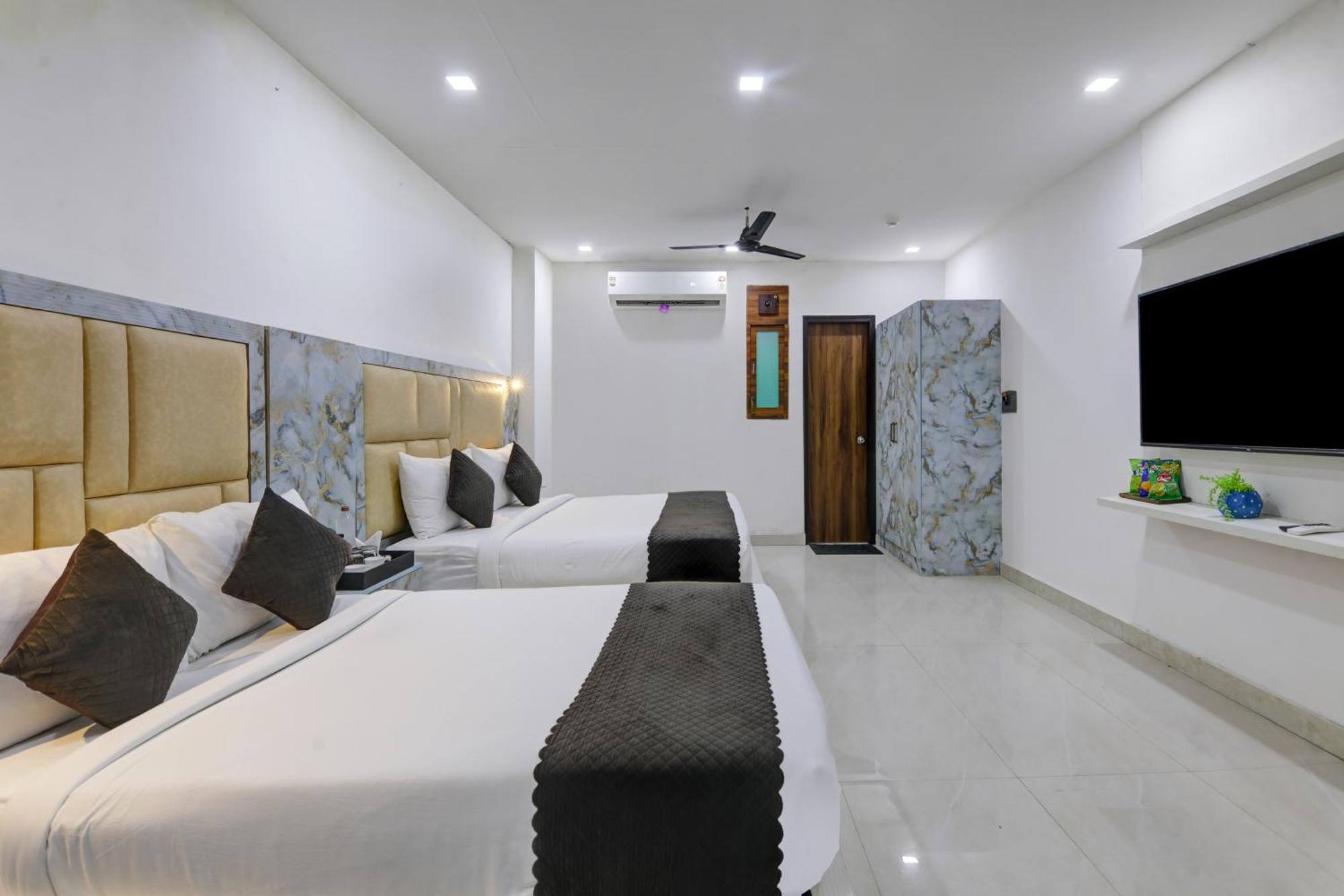 Status By Hotel The Emporio Ghaziabad Exterior photo