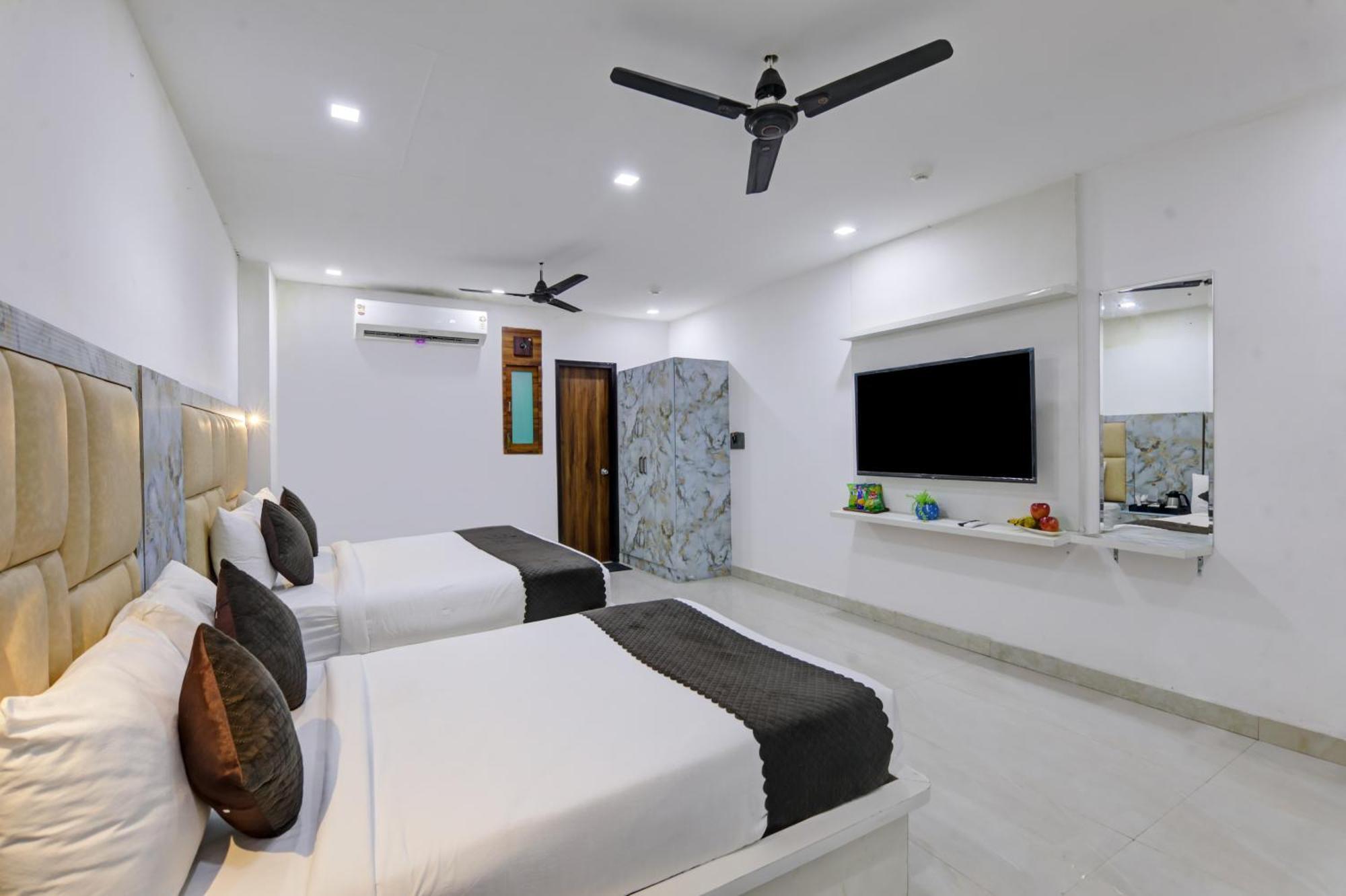 Status By Hotel The Emporio Ghaziabad Exterior photo