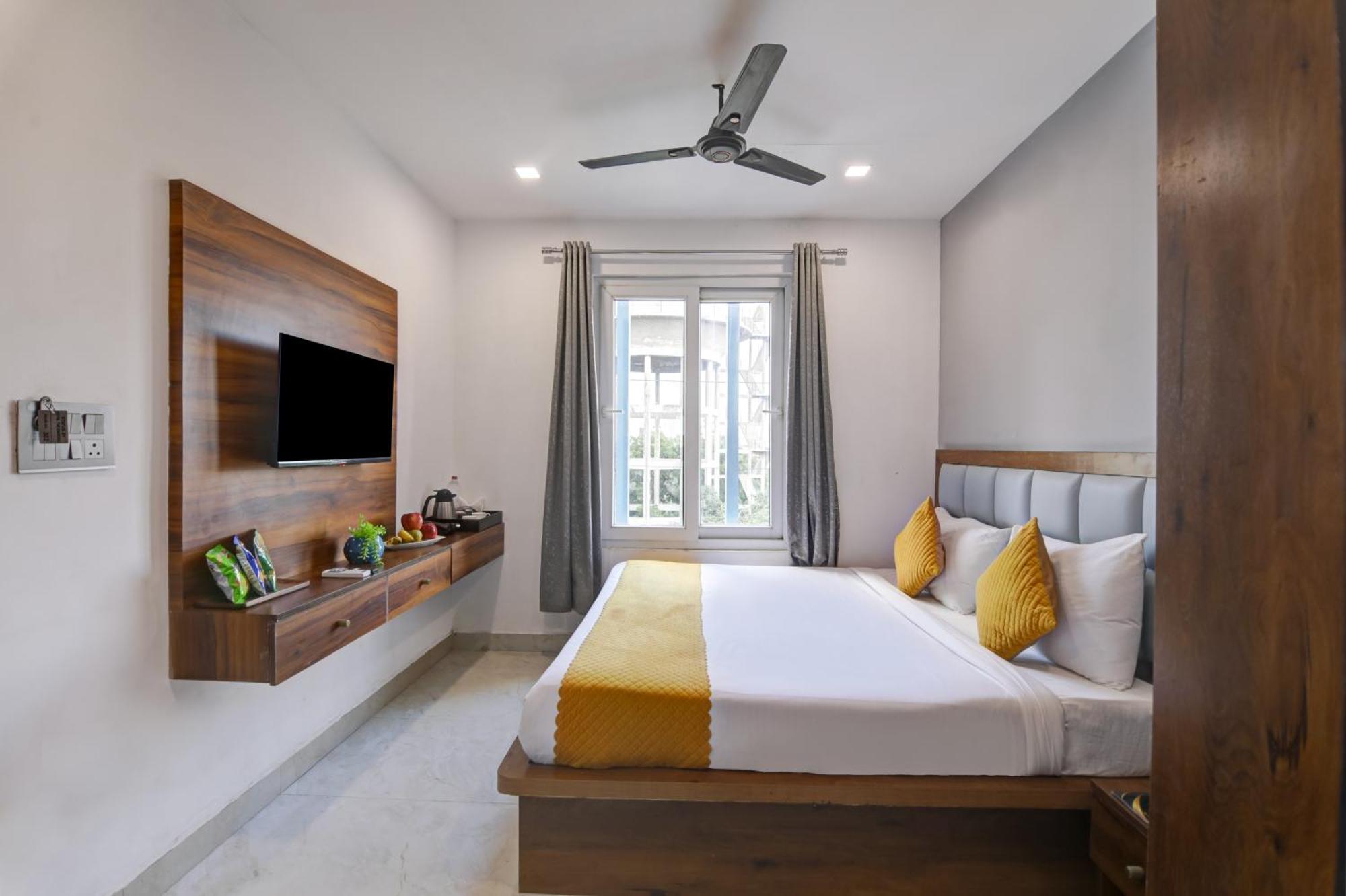 Status By Hotel The Emporio Ghaziabad Exterior photo
