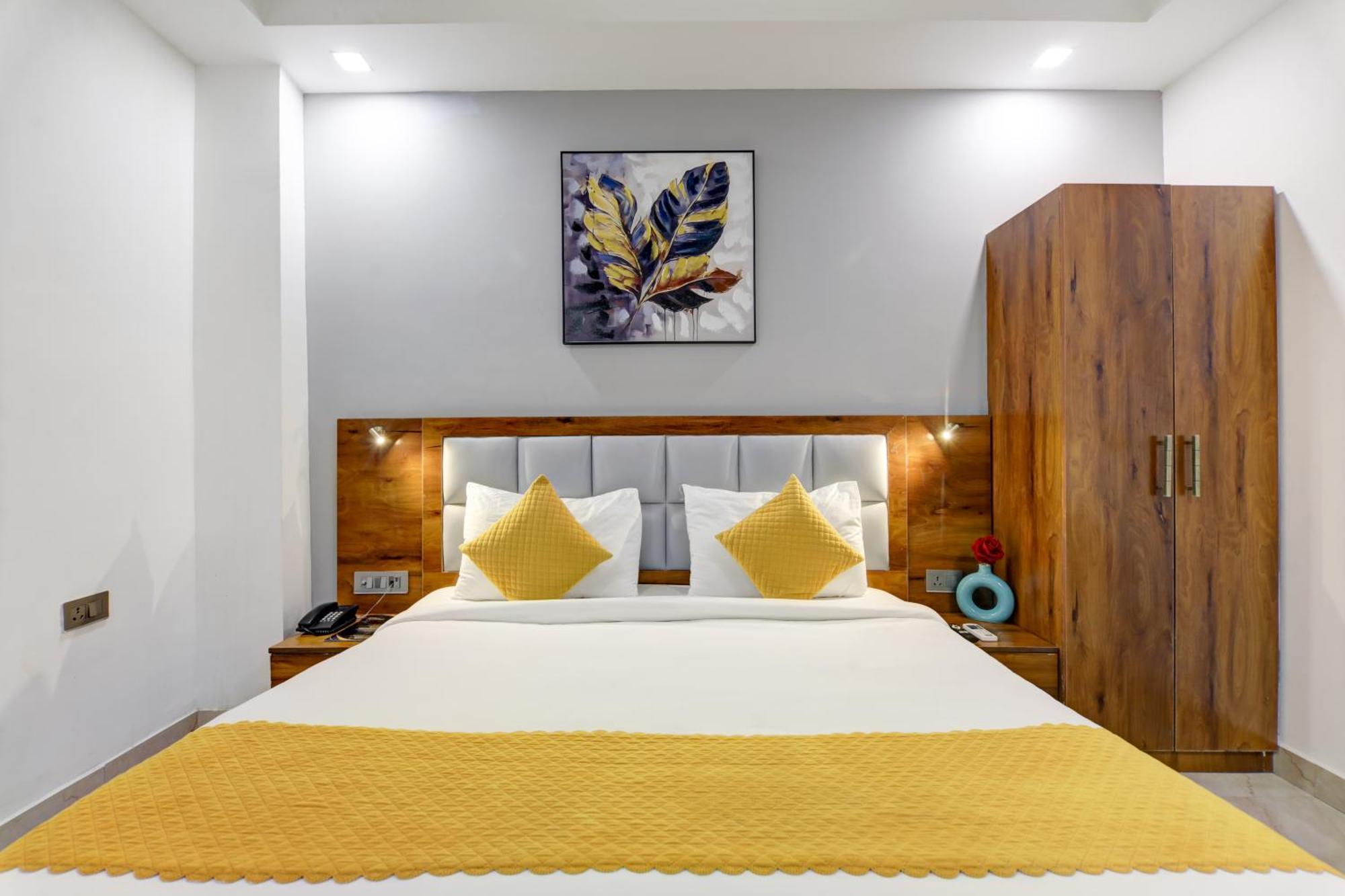 Status By Hotel The Emporio Ghaziabad Exterior photo