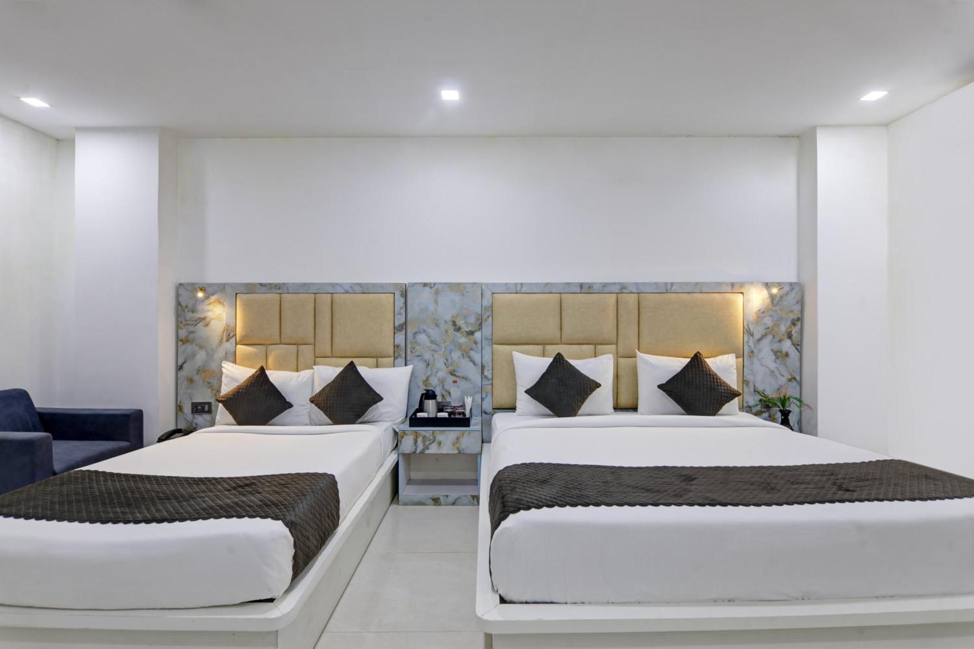 Status By Hotel The Emporio Ghaziabad Exterior photo